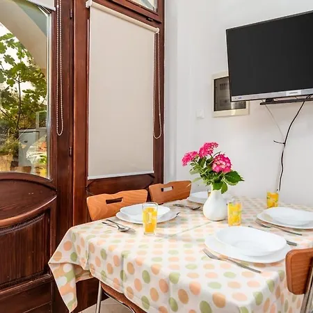 House Dinka With Pool Guest house