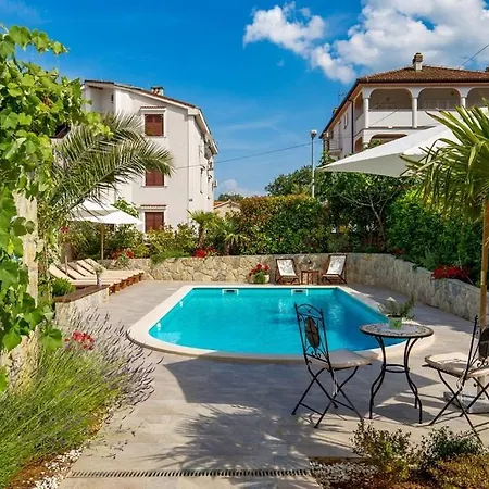 Guest house House Dinka With Pool Porat (Krk)