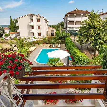 Guest house House Dinka With Pool Porat (Krk)
