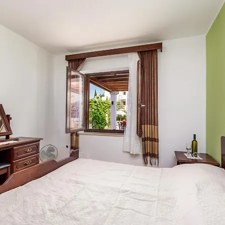 House Dinka With Pool Guest house