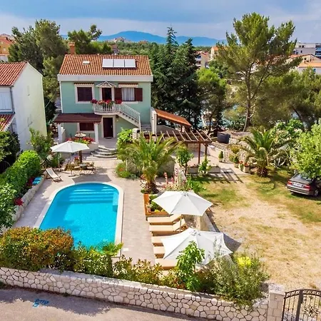 House Dinka With Pool Guest house 4*