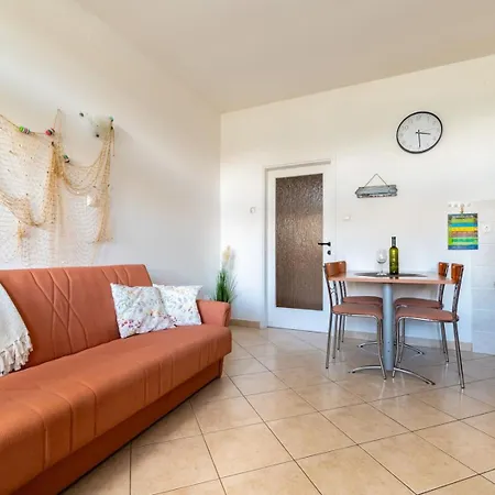 Guest house House Dinka With Pool Porat (Krk)