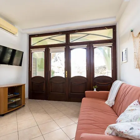 House Dinka With Pool Guest house 4*
