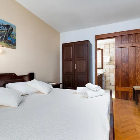 Guest house House Dinka With Pool Porat (Krk)