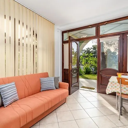 House Dinka With Pool Gæstehus