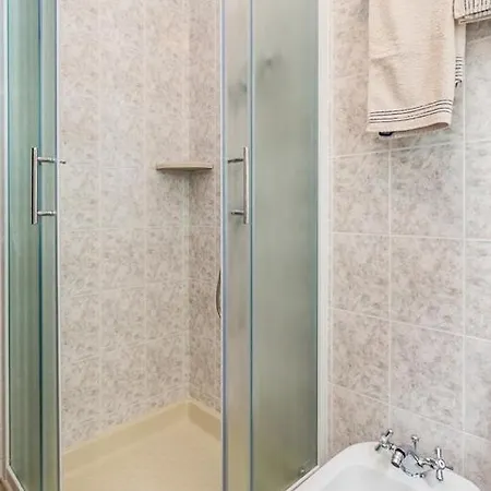 House Dinka With Pool Gæstehus