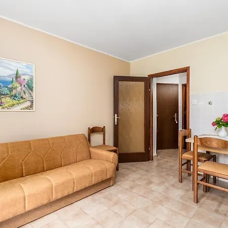 House Dinka With Pool