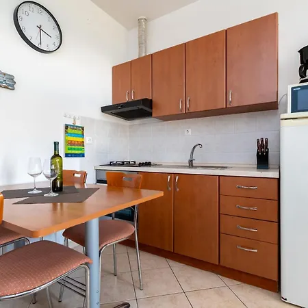 House Dinka With Pool Gæstehus