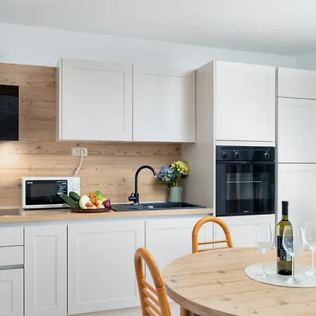 House Dinka With Pool