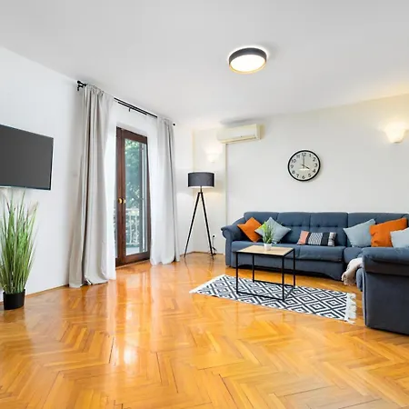 House Dinka With Pool 4*