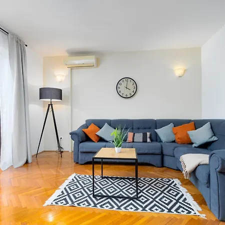 House Dinka With Pool Gæstehus