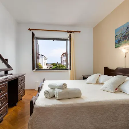 House Dinka With Pool