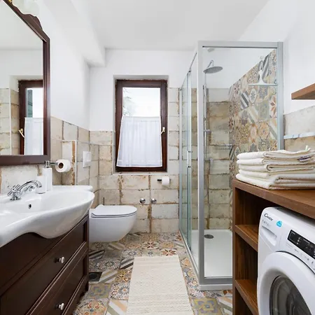 House Dinka With Pool