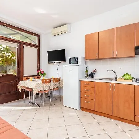 House Dinka With Pool