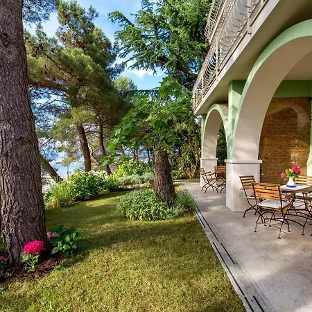 House Dinka With Pool 4*