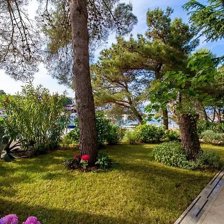 House Dinka With Pool Casa de hóspedes