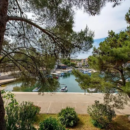Casa de hóspedes House Dinka With Pool