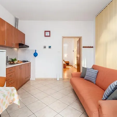 House Dinka With Pool