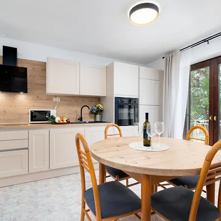 House Dinka With Pool