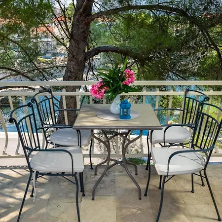 House Dinka With Pool