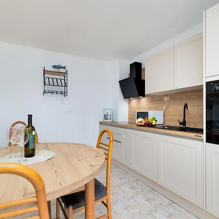 House Dinka With Pool 4*